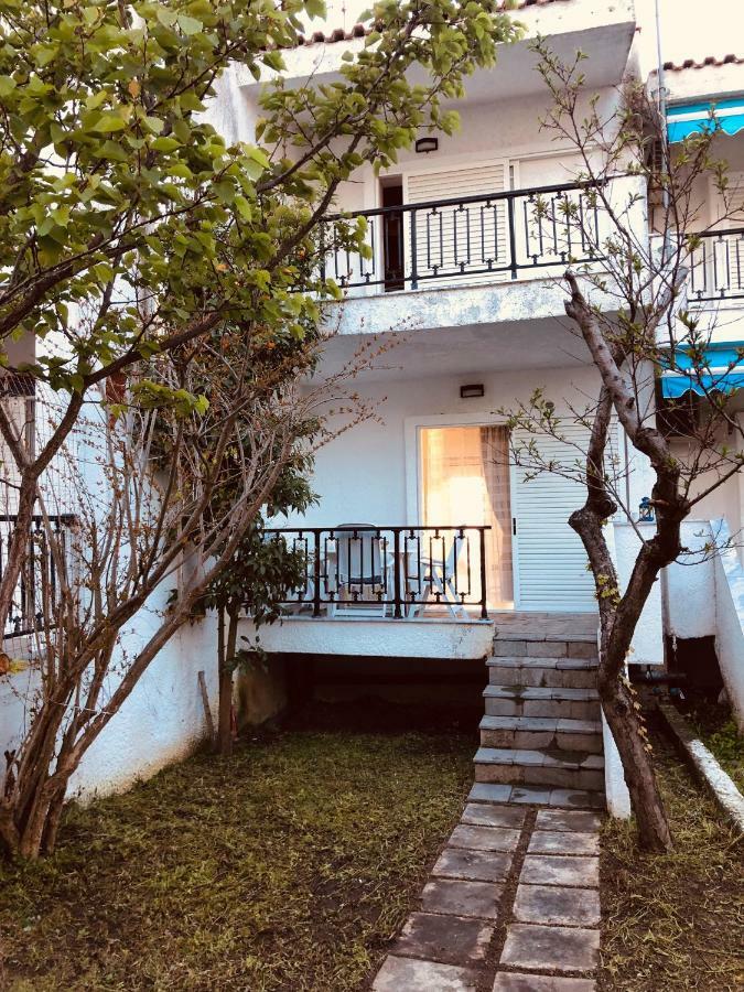 Seafront Maisonette In Fourka Exterior photo